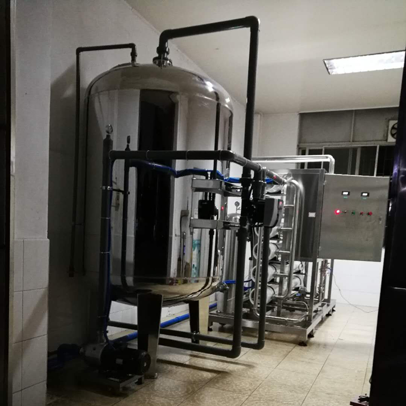 不銹鋼反滲透純水設備安裝現(xiàn)場